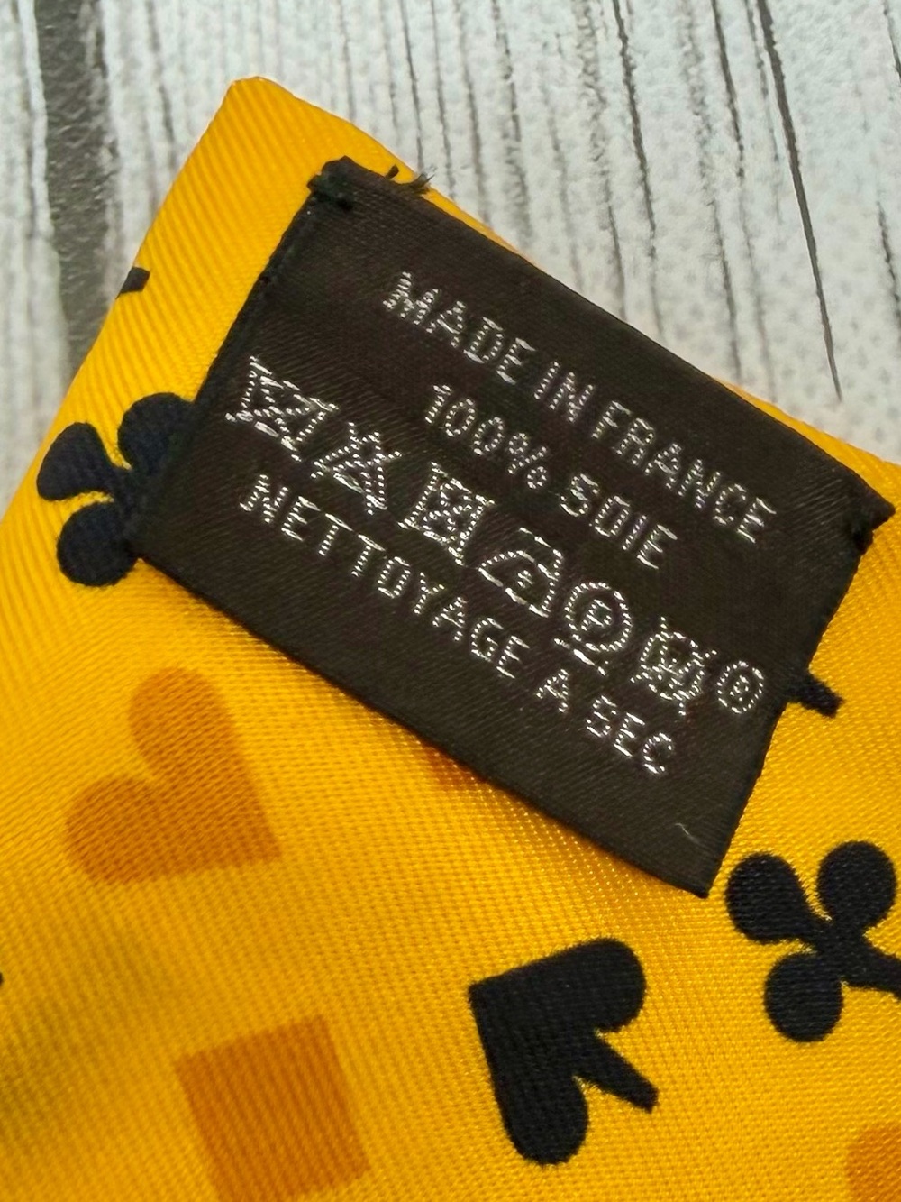 PRE LOVED Hermès "Jeu de Cartes" Twilly Scarf - Picture 7 of 9